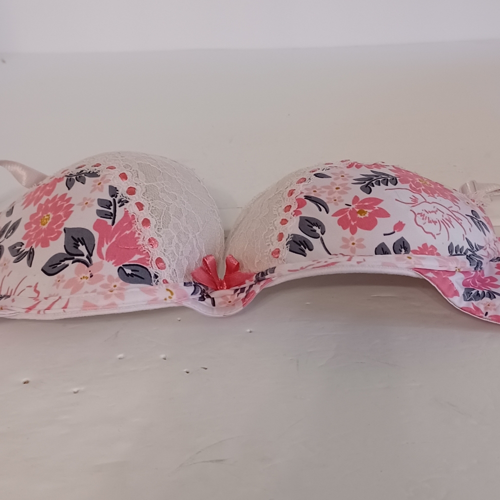Women NWOT LOVE AFFAIR Floral Lace Pink Bra Underwire. Thick Padded Size 34B